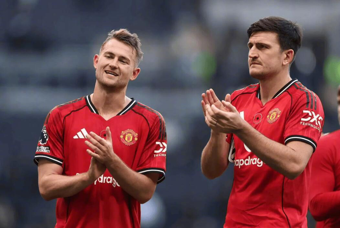 体育赛事-罗马诺透露梅努留曼联内幕，那不勒斯曾深入谈判|马奎尔|哈里-马奎尔|贝西克塔斯|足球转会市场|迈克尔-卡里克_新浪体育_新浪新闻